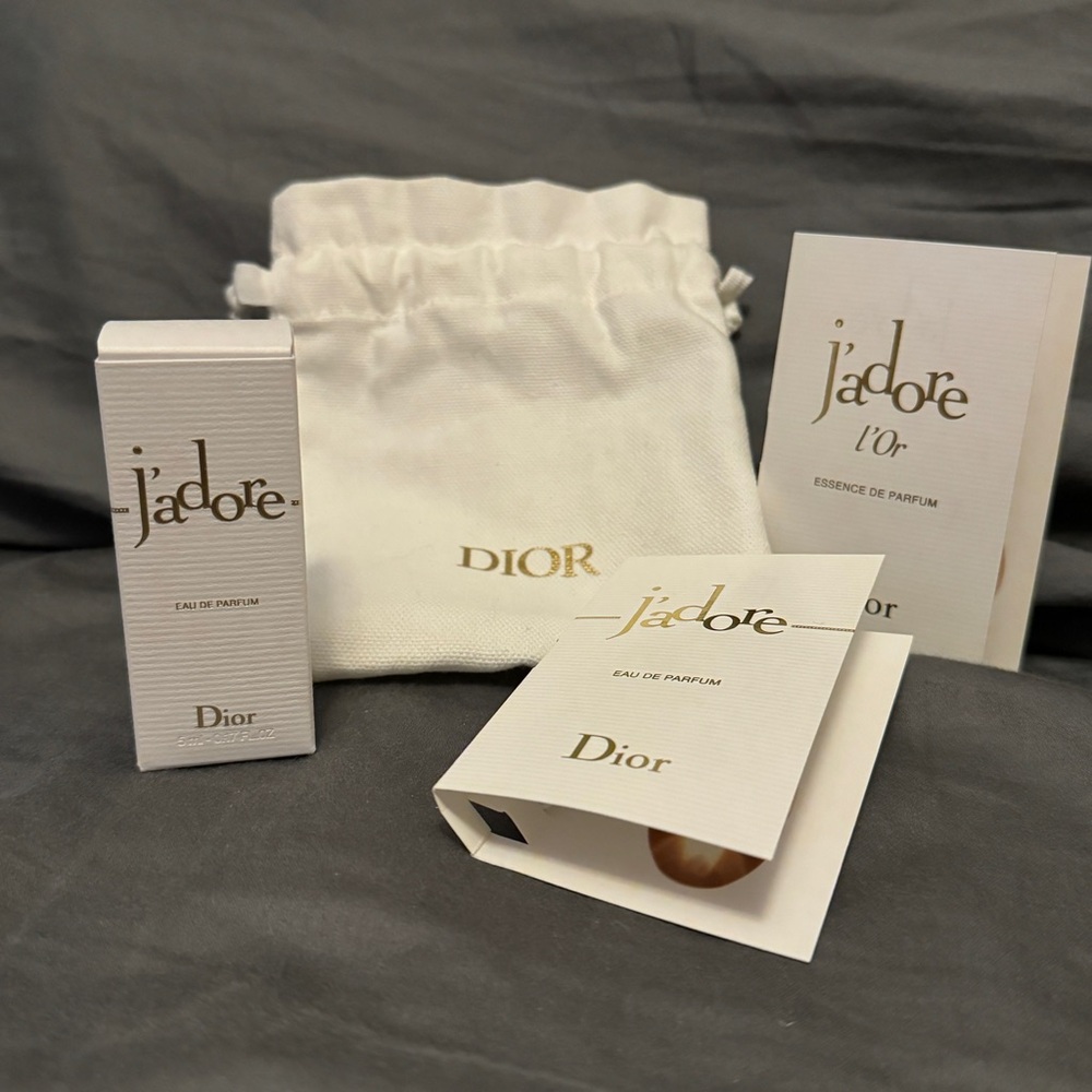 Dior Gift Bag With J’adore Miniature And Samples